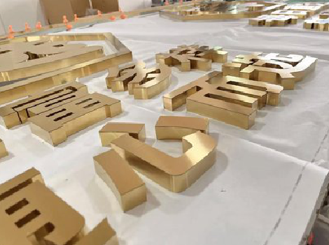 隆林拉丝不锈钢字的特点。