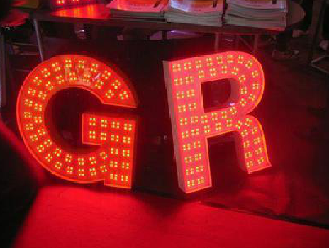 隆林LED发光字常见的安装误区。